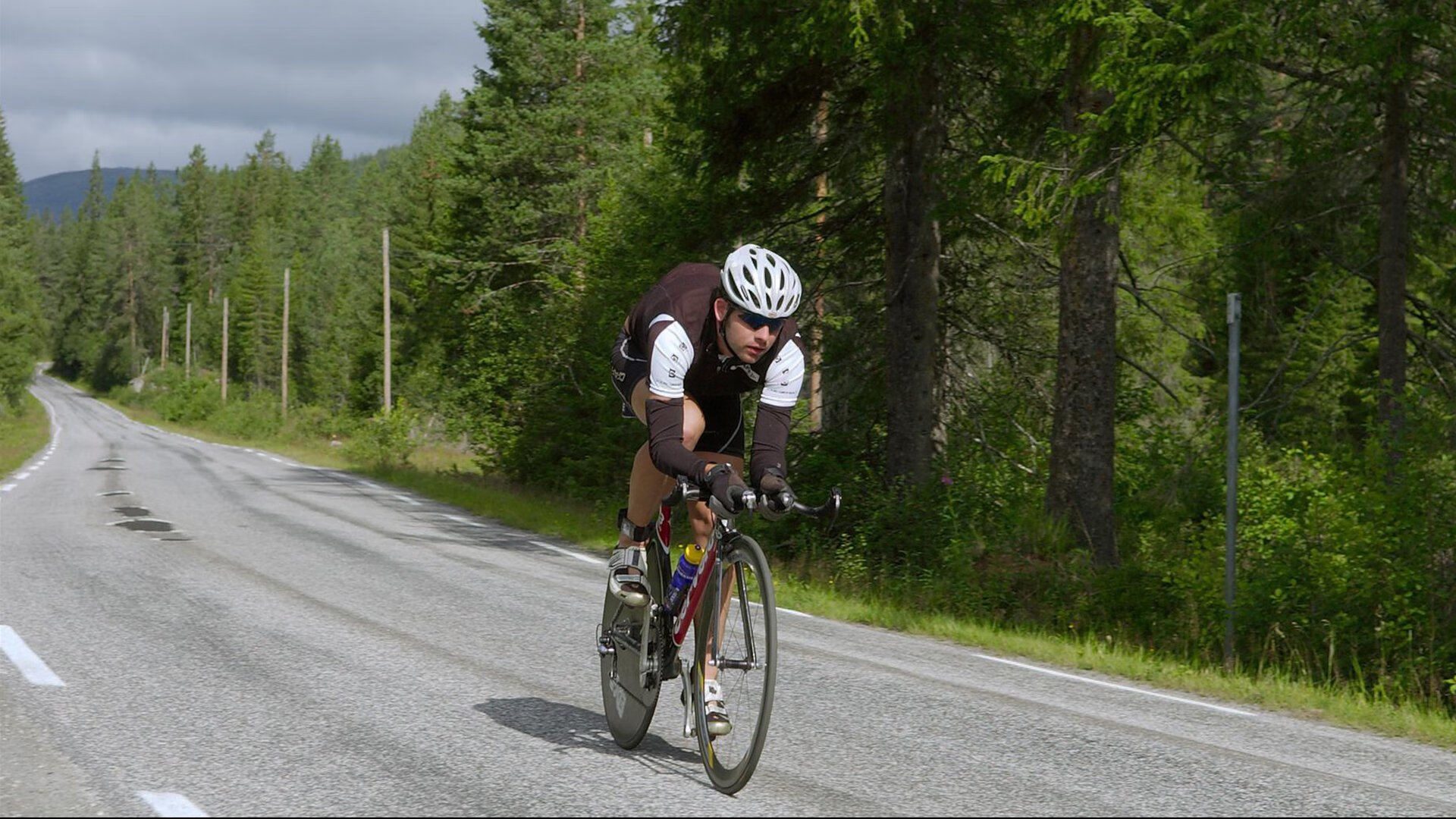 年度焦点之战,当鹈鹕横扫雷霆,我们见证的不仅是篮球