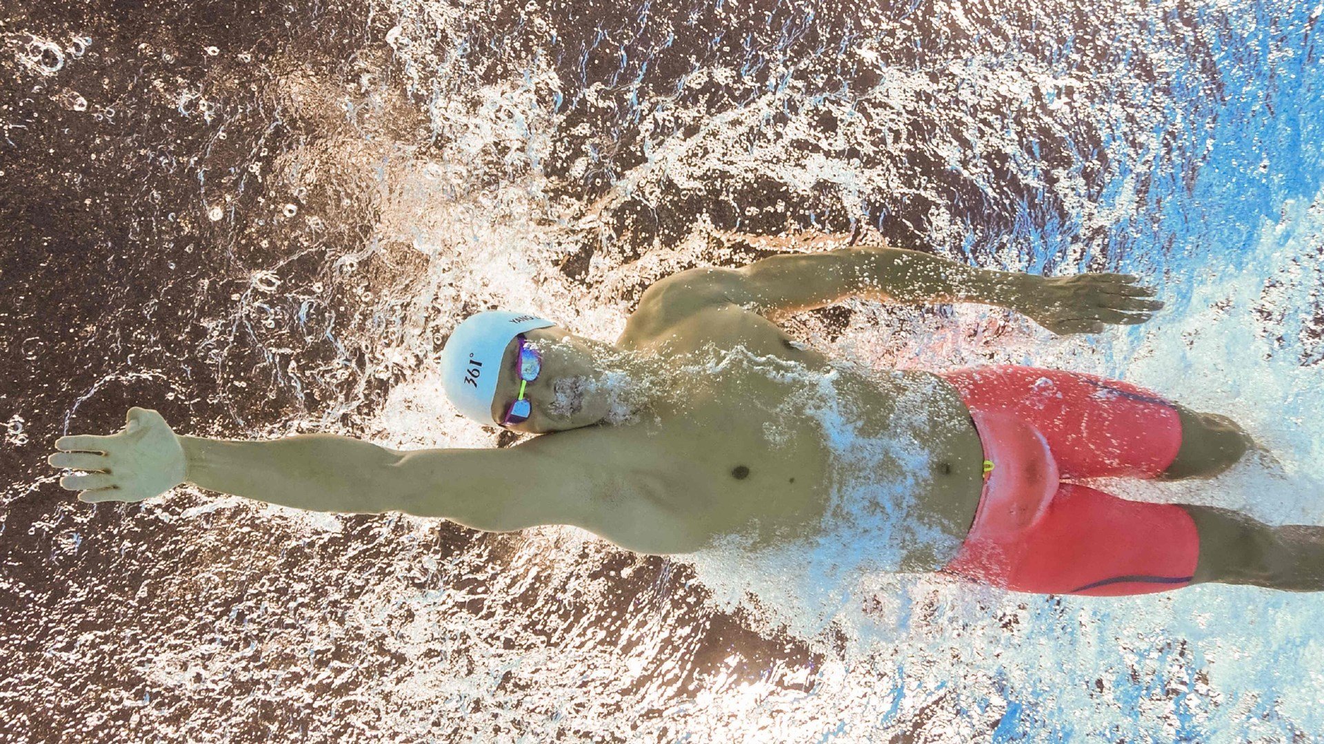 开云体育APP下载-奥纳纳，从门将到导演，他用脚踝终结了黄色潜水艇