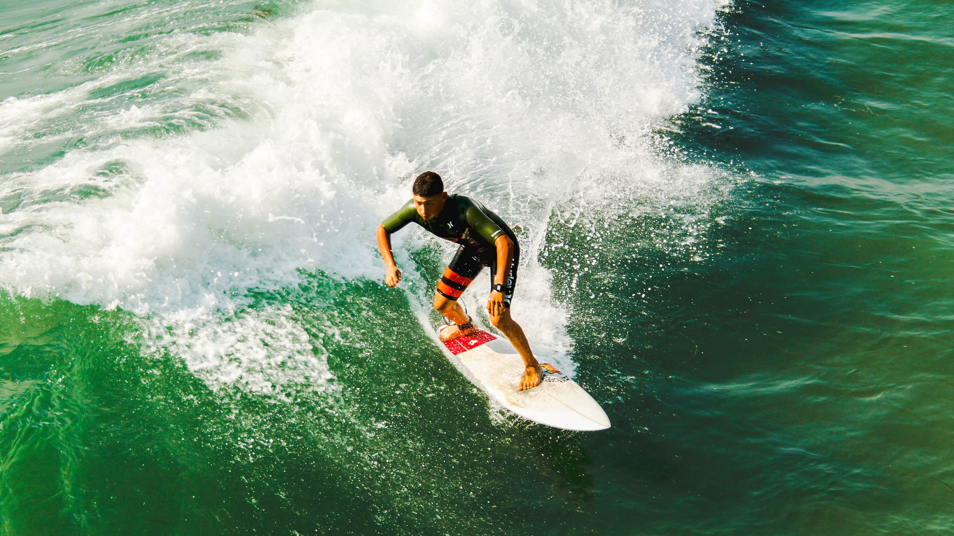 开云体育世界杯-吉林队对阵开拓者，霍勒迪在压力下完成爆发，诠释篮球的坚韧与荣耀